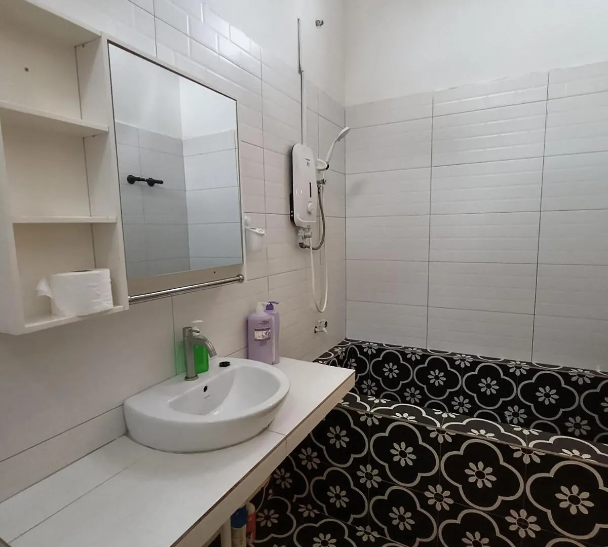 شقة Tg103A Pet Friendly 15Pax, Near Beach Side تانجونغ بونغاه